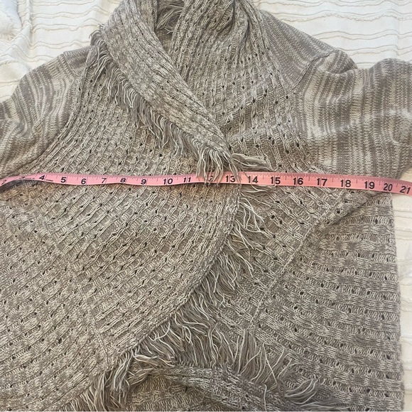 Size M Style & Co Fringe Trim Tan Sweater. Boho vibes EUC. - Picture 7 of 7